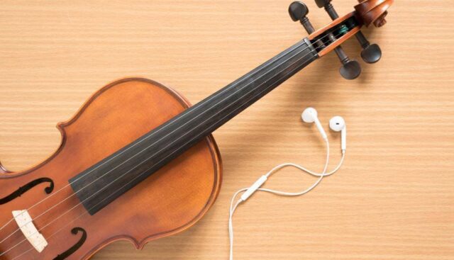 バイオリンとイヤホン
