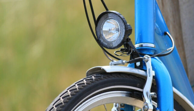 自転車用ライト人気おすすめ17選。明るい・防水・自動点灯など機能性も徹底紹介 | ぐーちょ
