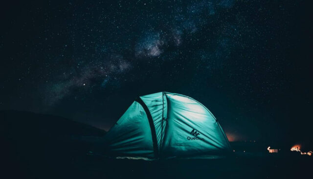 星空の下のドームテント