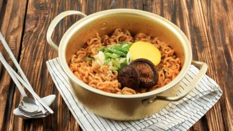 汁なしラーメン